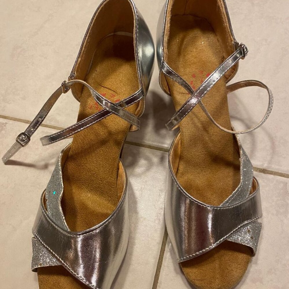 Stylish Women's Ballroom Dance. Sz 40 (9 1/2) Silver Metallic Glitter Open Toe